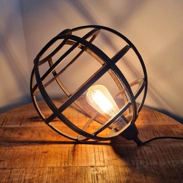 Industriële massieve tafellamp * globe  beschikbaar voor biedingen