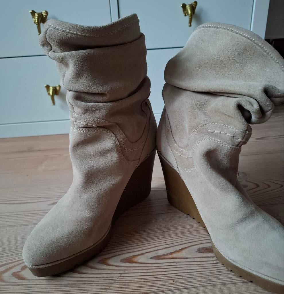 Hot Ice Enkellaarsjes Sleehak Maat 39, Hot Ice, Beige, Lage of Enkellaarzen, Ophalen of Verzenden