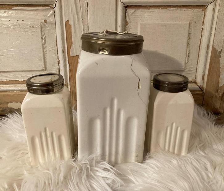 3 Oude voorraadpotten - kruidenpotjes - strooier / Brevete, Antiek en Kunst, Curiosa en Brocante, Ophalen of Verzenden