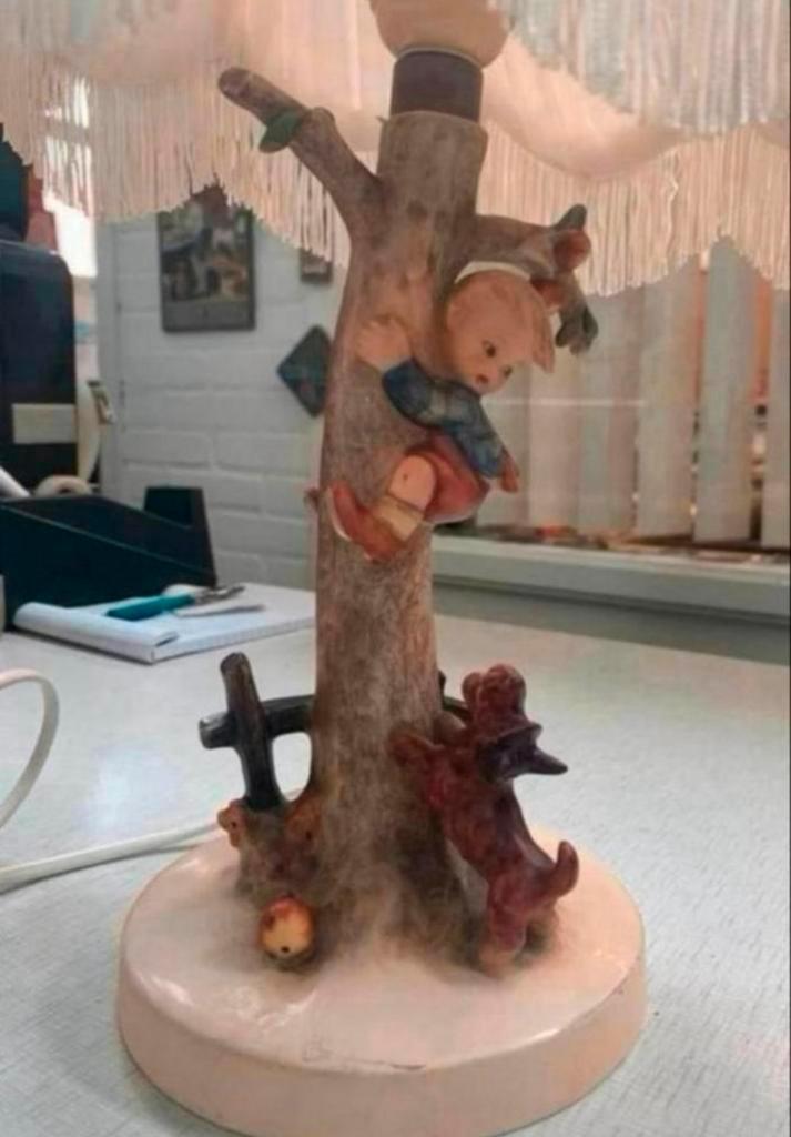 Lamp tafellamp beeld van Hummel Goebel jongen in boom met, Huis en Inrichting, Lampen | Tafellampen, Ophalen of Verzenden