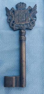 Grote bronzen of messing sleutel, Ophalen of Verzenden, Brons