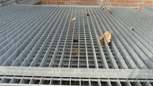 Partij gegalvaniseerde roosters, Tuin en Terras, Gaas en Draad, Zo goed als nieuw, Overige typen, Minder dan 10 meter, Ophalen
