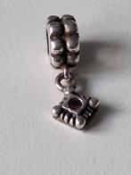 Zilveren bedel met hangertje met rood steentje er in, Ophalen of Verzenden, Zo goed als nieuw, Zilver, Overige merken