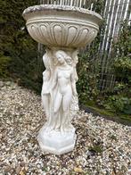 Tuinbeeld met vrouwenfiguren, Ophalen, Gebruikt, Beton, Mensenbeeld