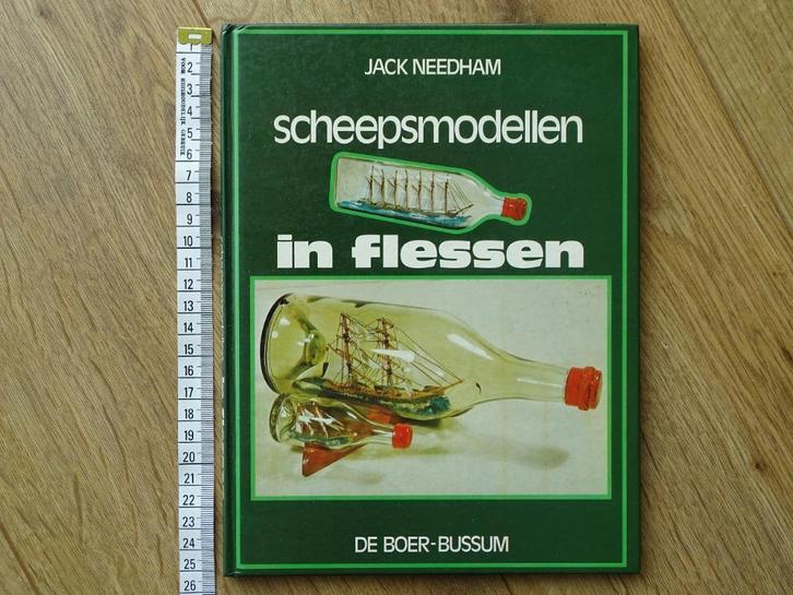 boek modelbouw scheepsmodellen in flessen, Hobby en Vrije tijd, Modelbouw | Boten en Schepen, Zo goed als nieuw, 1:50 tot 1:200