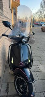 Vespa Sprint 4T 2017 Geel kenteken, Fietsen en Brommers, Scooters | Vespa, Ophalen, Zo goed als nieuw, Benzine