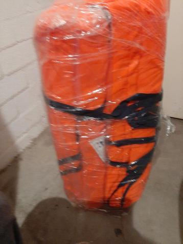 4 stuks nieuwe reddingsvesten van het merk Plastimo, 100 New beschikbaar voor biedingen