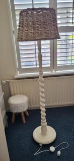 Vloerlamp met rieten kap, Ophalen, Zo goed als nieuw, Hout, 100 tot 150 cm