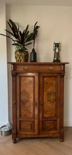Houten kast, Ophalen