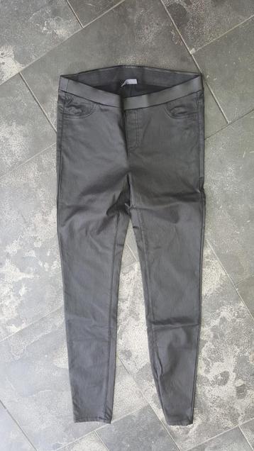 Yessica – zwarte broek maat 40 beschikbaar voor biedingen