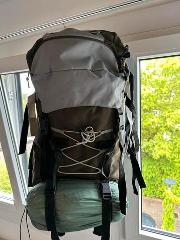 Ruime taupe/grijze backpacker van circa 55 ltr.  beschikbaar voor biedingen
