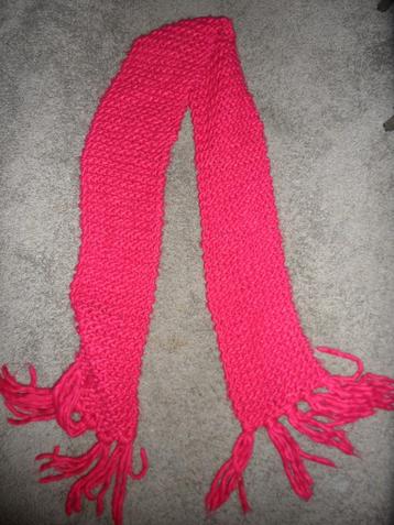 Heerlijke, lange warme shawl (V&D, 100% acryl) beschikbaar voor biedingen