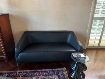 Nieuwstaat ARTIFORT tweezitsbank zwart leder beschikbaar voor biedingen