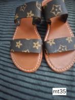 Nieuw; Bruine slippers mt35, Meisje, Schoenen, Nieuw, Ophalen of Verzenden