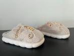 Nieuwe Fluffy Sloffen, Kleding | Dames, Beige, Nieuw, Ophalen of Verzenden, Pantoffels of Sloffen