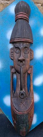 Thailand. Pijp rokende man. Houtsnijwerk.  58 cm., Ophalen