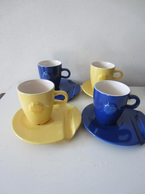 4 Douwe Egberts kop en schotels Mosa Nikolai Carels, Huis en Inrichting, Keuken | Servies, Zo goed als nieuw, Kop(pen) en/of Schotel(s)