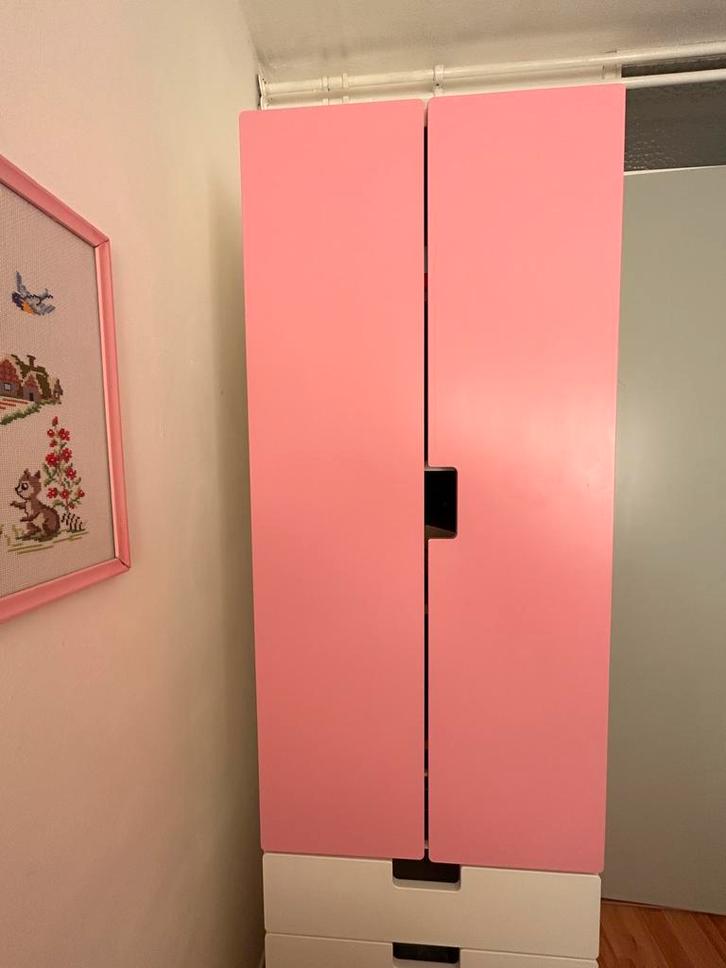 Roze kast met legplanken en lades -- IKEA -- Stuva, Kinderen en Baby's, Kinderkamer | Commodes en Kasten, Gebruikt, Kast, 105 cm of meer