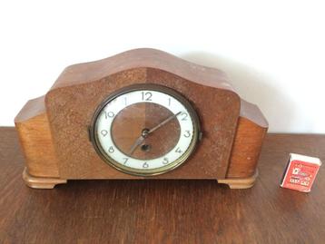 Oud klein schouwklokje stil pendule zonder bim bam bom gong beschikbaar voor biedingen