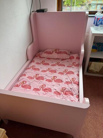 IKEA BUSUNGE meegroeibed roze beschikbaar voor biedingen