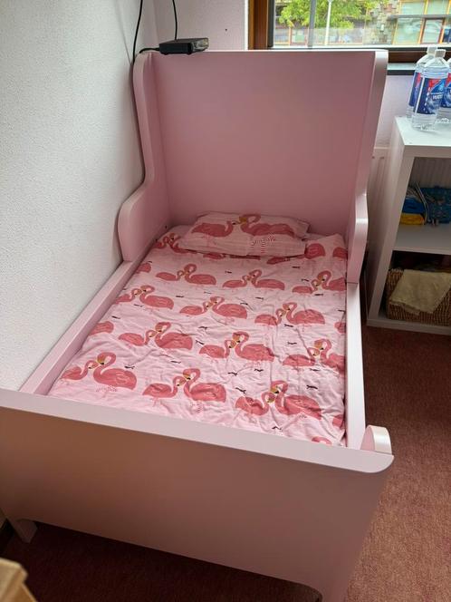 IKEA BUSUNGE meegroeibed roze, Kinderen en Baby's, Kinderkamer | Bedden, Gebruikt, 180 cm of meer, 70 tot 85 cm, Lattenbodem, Matras