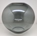 Grijze fumé glazen bolvaas, gesigneerd., Ophalen of Verzenden