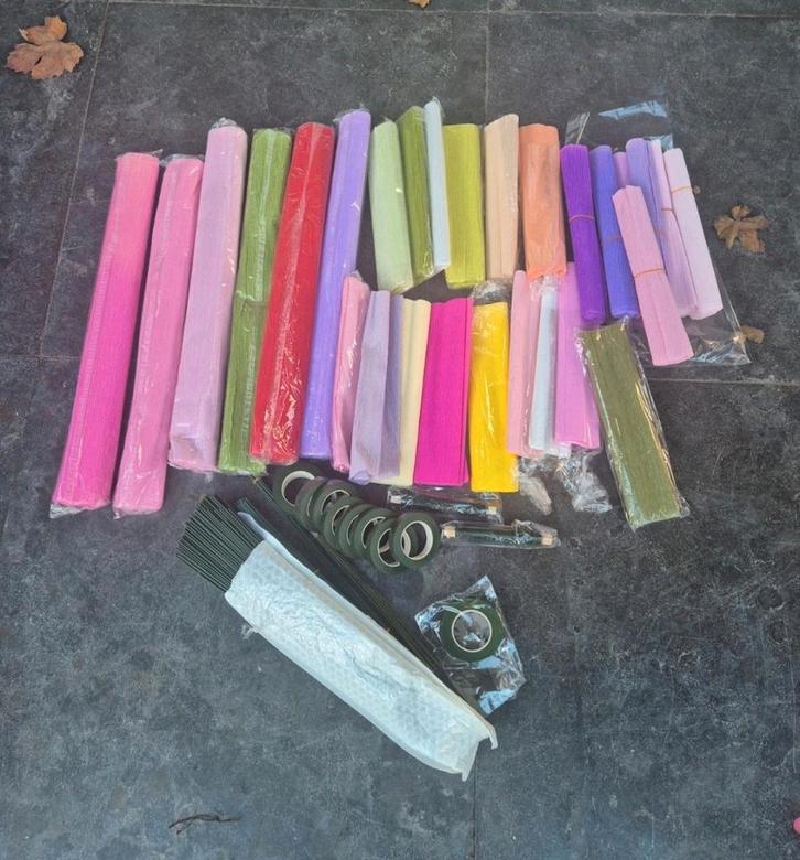 Bloemisten crêpepapier, ijzerdraad, tape, Hobby en Vrije tijd, Knutselen, Nieuw, Materiaal, Ophalen of Verzenden