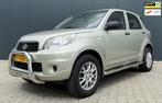 Daihatsu Terios 1.5 2WD Tour Limited Airco Trekhaak NAP APK, Auto's, 1350 kg, 400 kg, Beige, Bedrijf