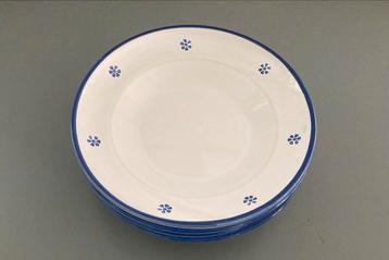 4 diepe borden wit met handgeschilderd blauw bloemmotief beschikbaar voor biedingen