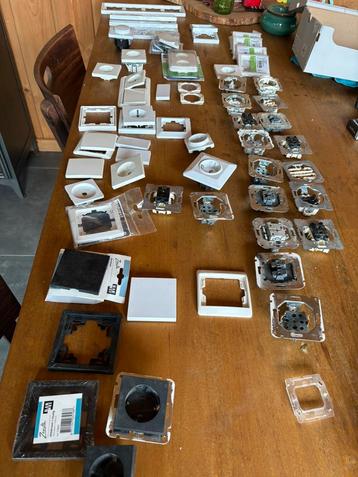 partij stopcontacten en schakelaars beschikbaar voor biedingen