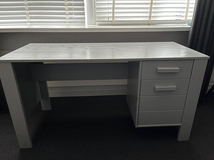 Bureau lichtgrijs, Huis en Inrichting, Bureaus, Zo goed als nieuw, Ophalen