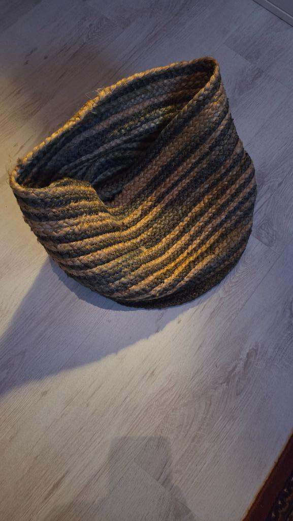 Rieten (rotan) mand | Nu of nooit!, Huis en Inrichting, Woonaccessoires | Schalen en Manden, Zo goed als nieuw, Mand, Rond, Riet