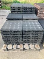76 vochtdoorlatende rubberen tegels 50x50x7cm, 2 of 3 paarden of pony's, Q, Q, Q