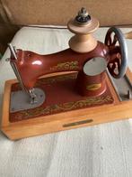 Retro naaimachine uit de USSR, Ophalen of Verzenden