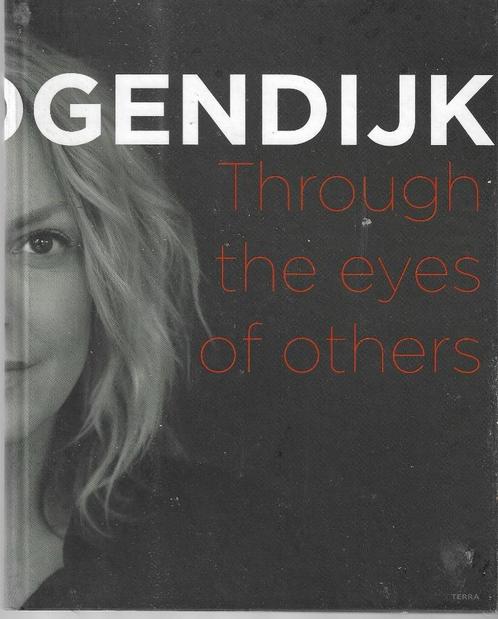 Micky Hoogendijk Through The Eyes Of Others, Boeken, Kunst en Cultuur | Fotografie en Design, Zo goed als nieuw, Fotografen, Ophalen of Verzenden