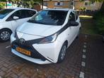 Toyota Aygo 1.0 12V Vvt-i 2017 Nieuw Apk, Auto's, Toyota, Voorwielaandrijving, Stof, Zwart, 4 stoelen