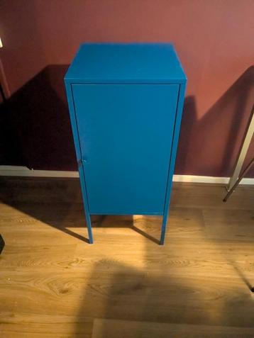 Kastje blauw metaal bijzet kastje/locker beschikbaar voor biedingen