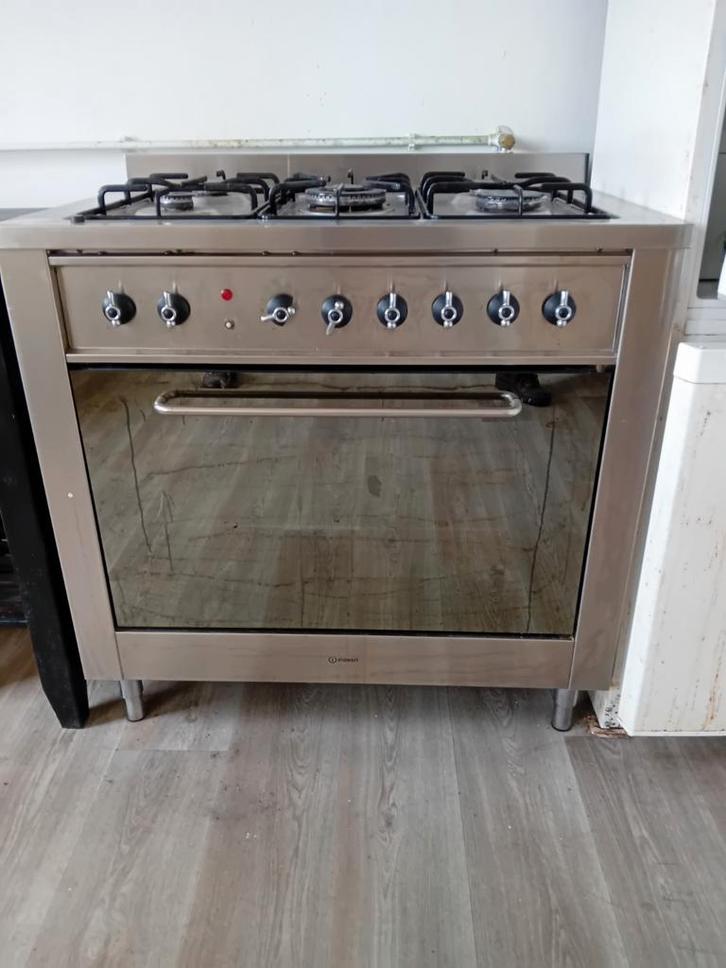 Indesit Gasfornuis met 5 Pitten, Witgoed en Apparatuur, Fornuizen, Gebruikt, Vrijstaand, Gas, 5 kookzones of meer, 85 tot 90 cm