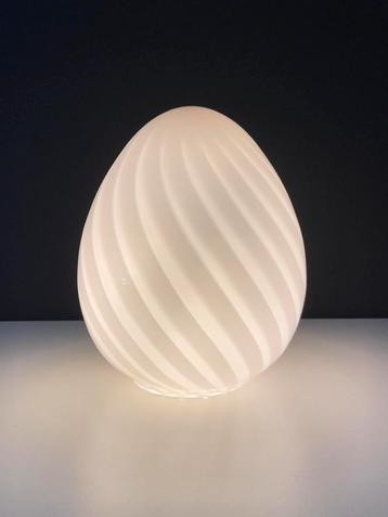 Prachtige vintage Murano “Egg lamp” tafellamp, jaren 70 / 80 beschikbaar voor biedingen
