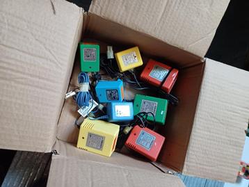 Doosje vol met vintage Nikko rc opladers beschikbaar voor biedingen