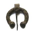Bodemvondst bronzen Viking fibula broche, Antiek en Kunst, Brons, Verzenden