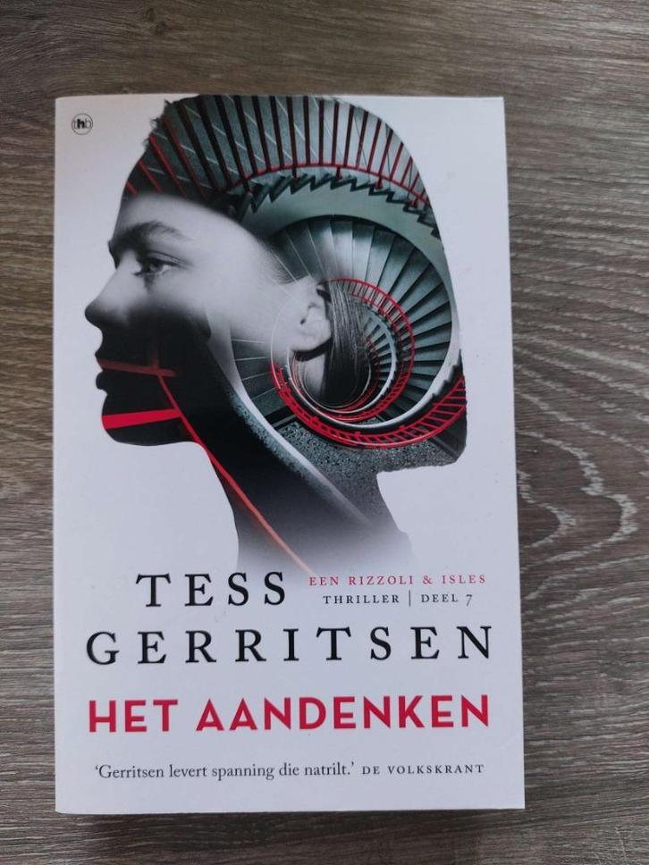 Tess Gerritsen - Het aandenken, Boeken, Thrillers, Zo goed als nieuw, Ophalen of Verzenden