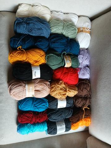 22 Bollen Royal en linie Wol - Diverse Kleuren beschikbaar voor biedingen