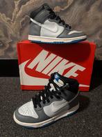 Nike Dunk High Junior - Maat 37,5, Kleding | Dames, Schoenen, Ophalen, Zo goed als nieuw, Grijs, Sneakers of Gympen