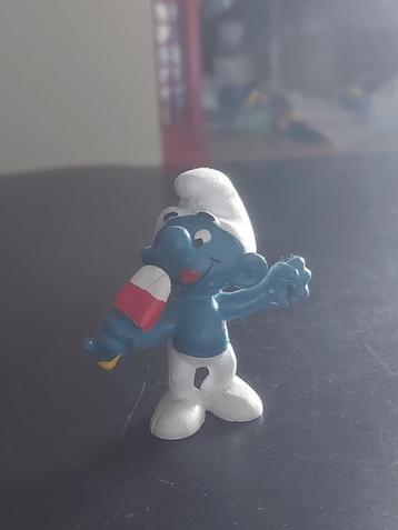 Smurf met ijsje beschikbaar voor biedingen