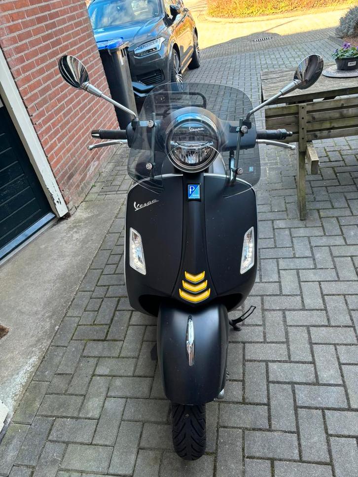 Vespa GTS 300 HPE (2022) – Matzwart – 3.420 km –, Fietsen en Brommers, Scooters | Vespa, Zo goed als nieuw, Overige modellen, Benzine