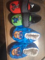 Pantoffels maat 27 2 paar mario en paw patrol, Ophalen of Verzenden, Zo goed als nieuw, Jongen of Meisje, Overige typen