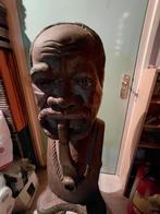 Houten Afrikaans Beeld, Ophalen