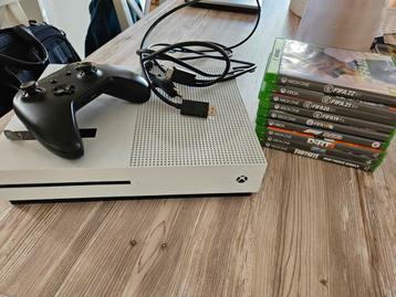 Xbox One S, 500 GB + controller + games