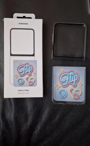 Twee Flip cases voor een Z Flip 6 beschikbaar voor biedingen